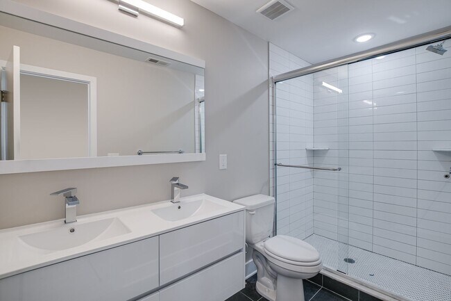 Building Photo - 2017 N College Ave