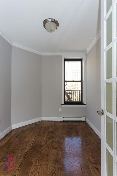 Building Photo - 438 W 52nd St