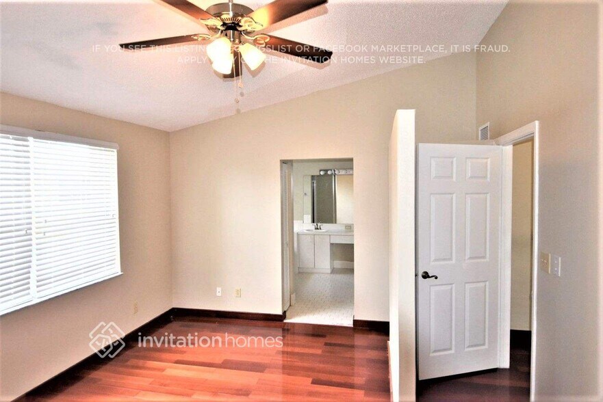 Building Photo - 5426 NW 56th Dr