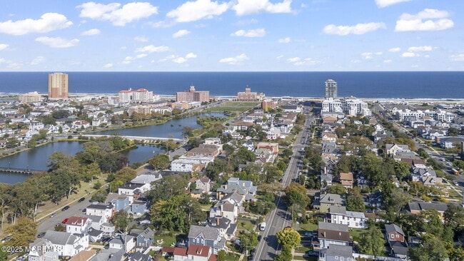 Building Photo - 601 4th Ave