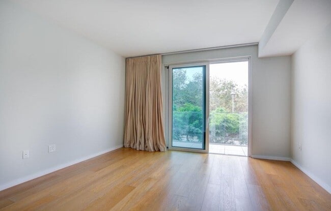 Building Photo - 1705-1725 Ocean Ave