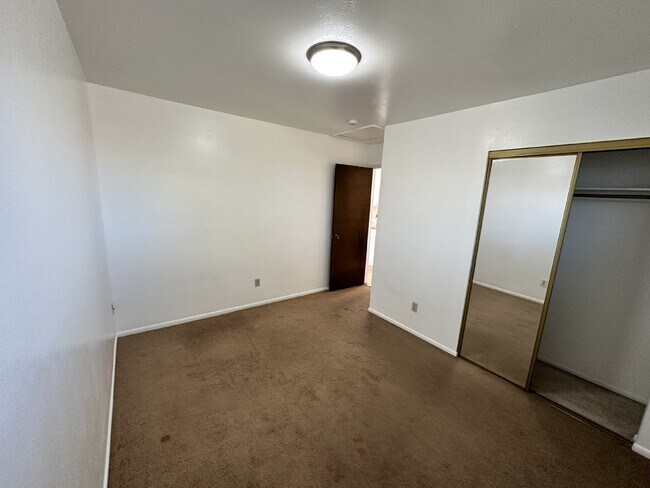 Building Photo - "Charming 3-Bedroom Condo with Hardwood Floors & 2 Full Baths in Golden, CO!"