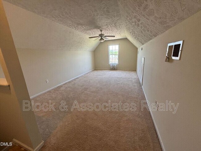 Building Photo - 337 Americana Dr
