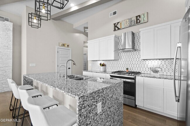 Building Photo - 620 Paseo Modesto Dr