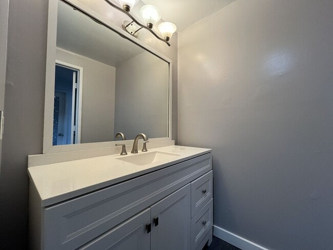 Building Photo - Updated Single-Level 3BD/2BA Home with Stainless Appliances, Expansive Yard & Flexible Layout