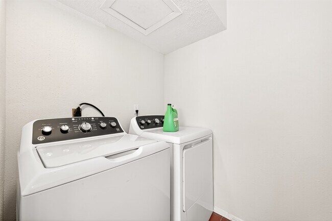 Building Photo - 11677 Village Pl Dr