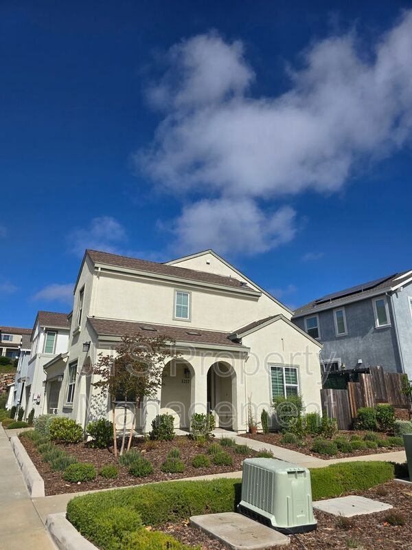 Building Photo - 3217 Sunny Gate Ln