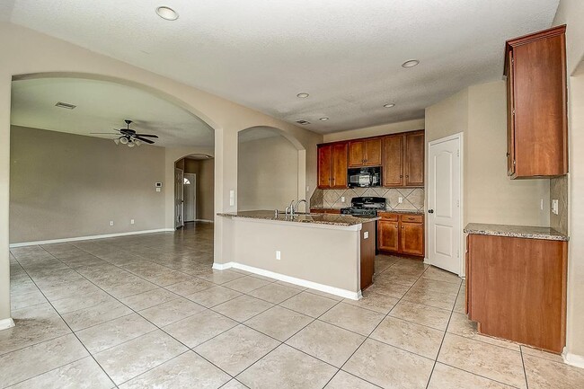 Building Photo - 27014 Henson Falls Dr