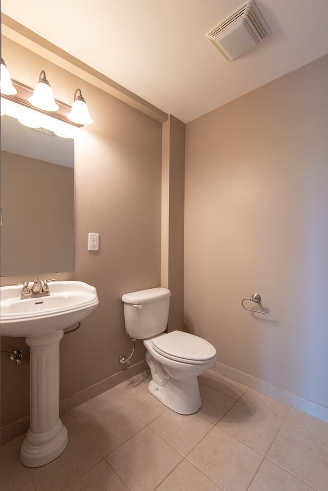 Building Photo - 2 Story Luxury Loft