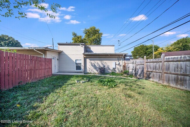 Building Photo - 1112 E Oak St