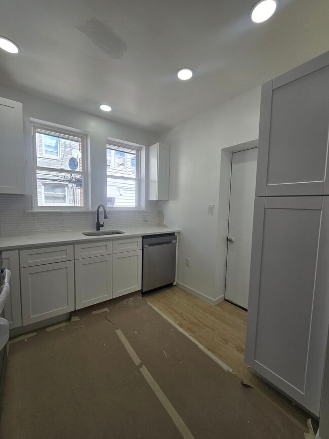 Building Photo - 619 Brill St