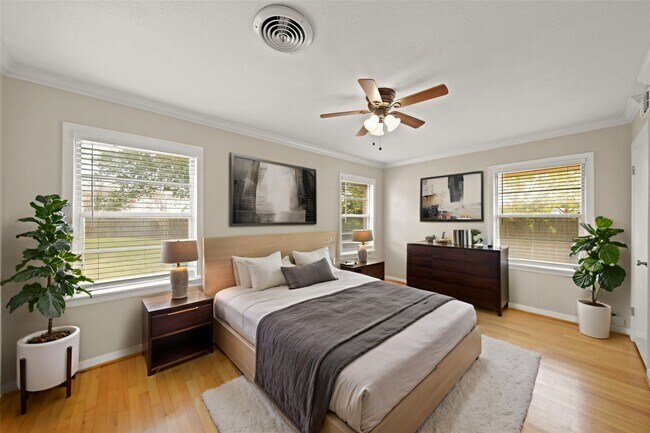 Building Photo - 10803 Doud St