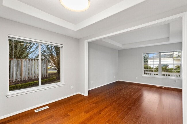 Building Photo - BETHANY 5 bedroom 3 full bath- Beaverton School District- Nike