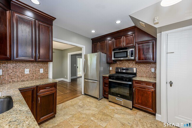 Building Photo - 186 School St