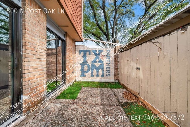 Building Photo - 500 N Post Oak Ln