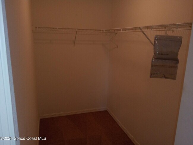 Building Photo - 412 Hollow Glen Dr