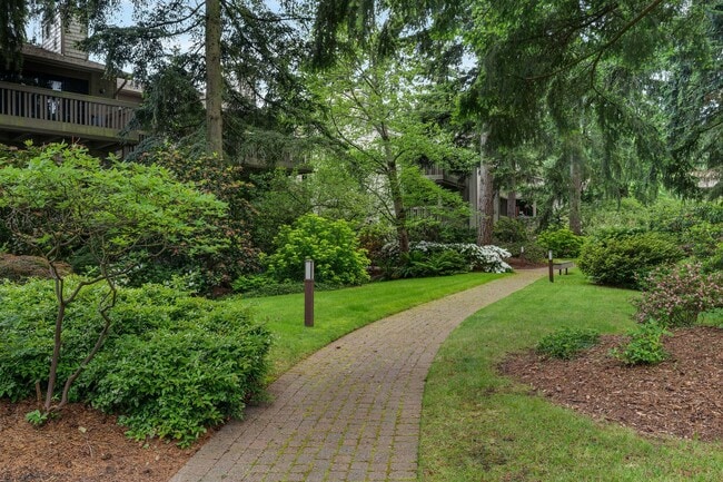Building Photo - Pool’s Open! -Huge, refreshed 2 BR-2 Bath ...