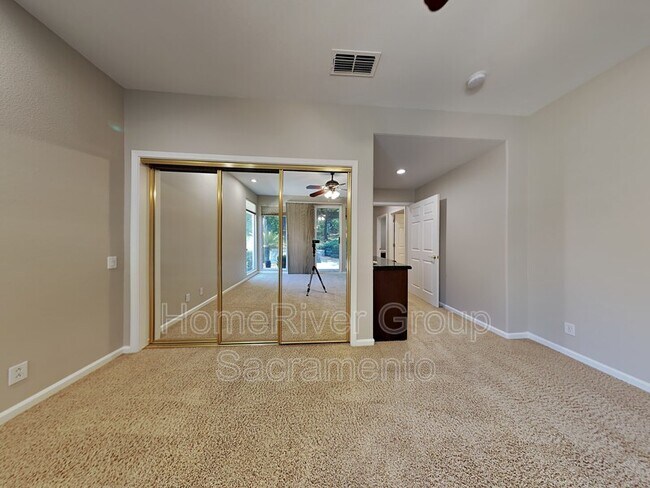 Building Photo - 5322 Bellegrove Way