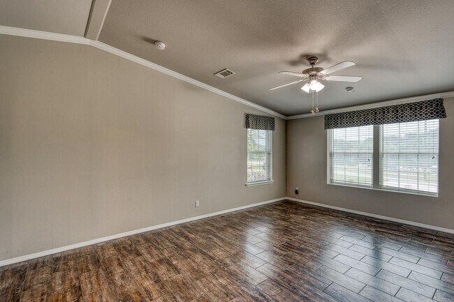 Building Photo - 826 Sandy Mountain Dr