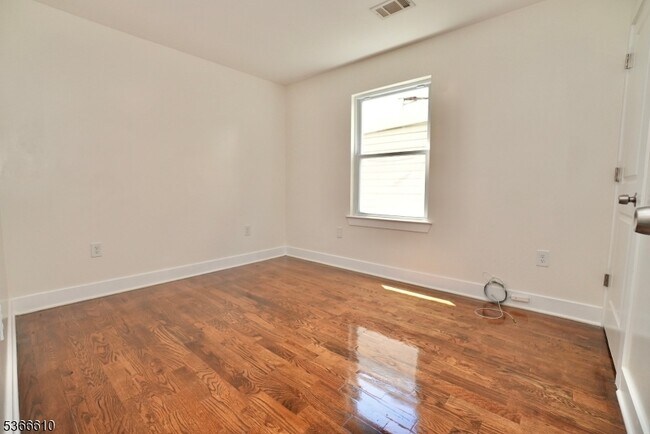 Building Photo - 478 S 16th St
