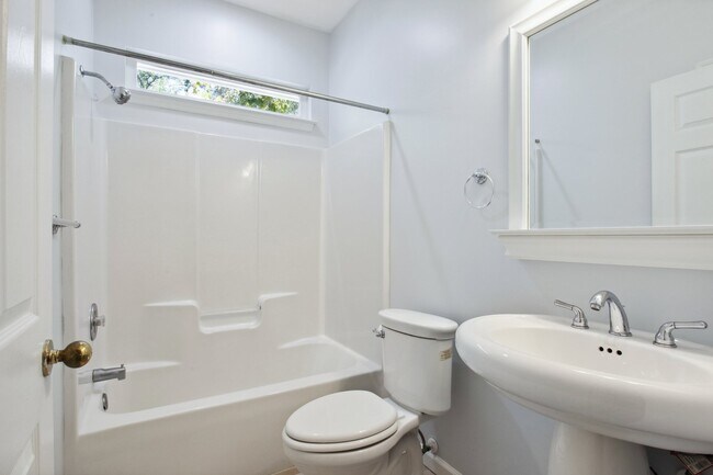 Building Photo - 173 Sumter Square