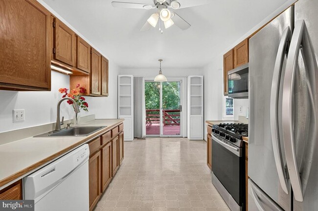 Building Photo - 14560 Creek Branch Ct