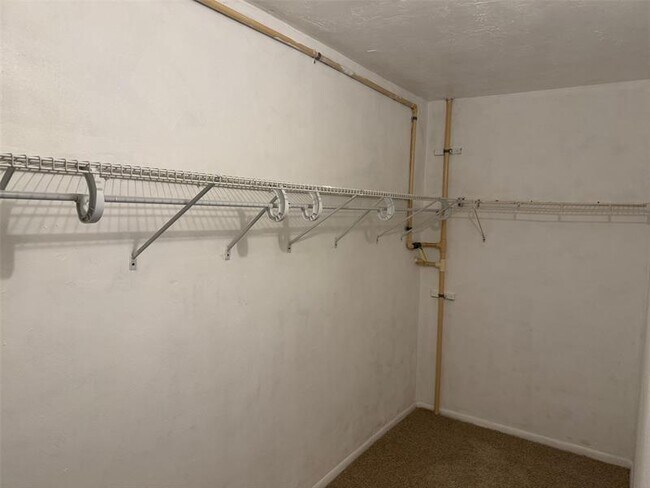 Building Photo - 625 Antioch Ave
