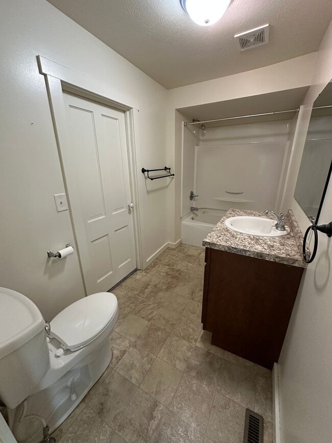 Building Photo - 2 Bedroom House - Goshen