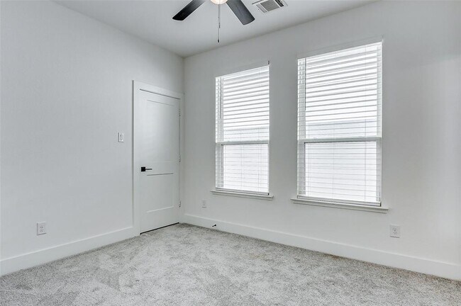 Building Photo - 1230 Mcneil St