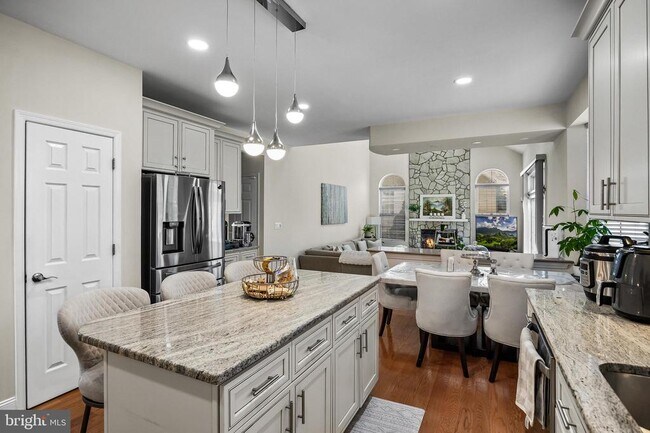 Building Photo - 7 Madison Ct