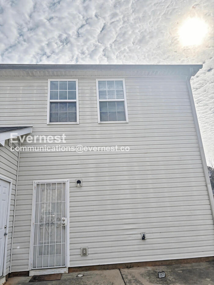 Building Photo - 8637 Thomas Rd