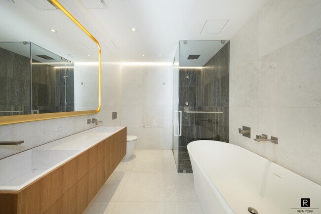 Building Photo - 75 Kenmare St