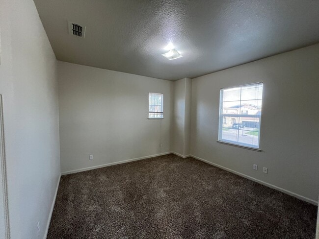 Building Photo - Large Two Story Crossroads Home!