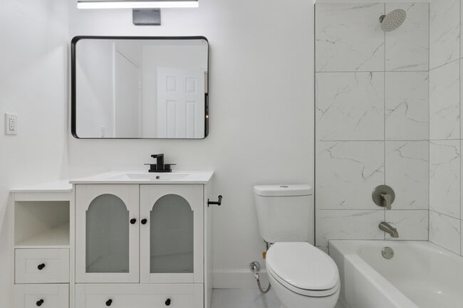 Building Photo - 527 Glade Ct