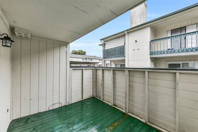 Building Photo - 250 El Dorado Blvd