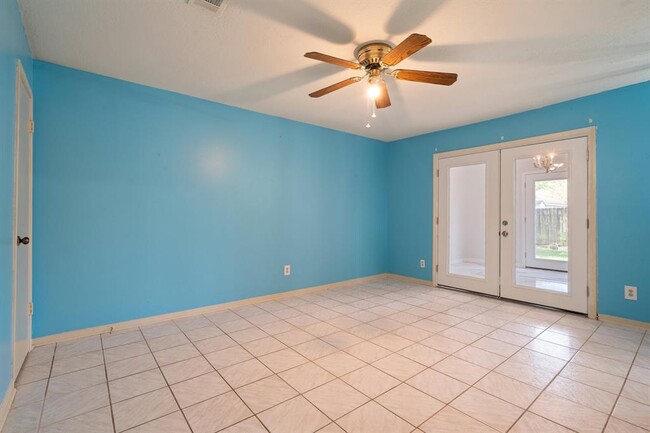 Building Photo - 606 Pinebrook Ln