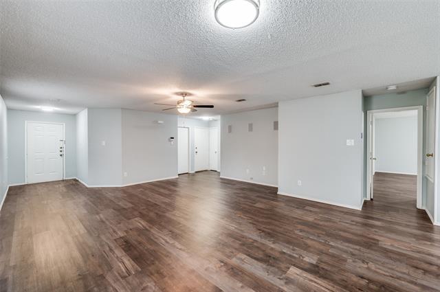 Building Photo - 8405 Seven Oaks Ln