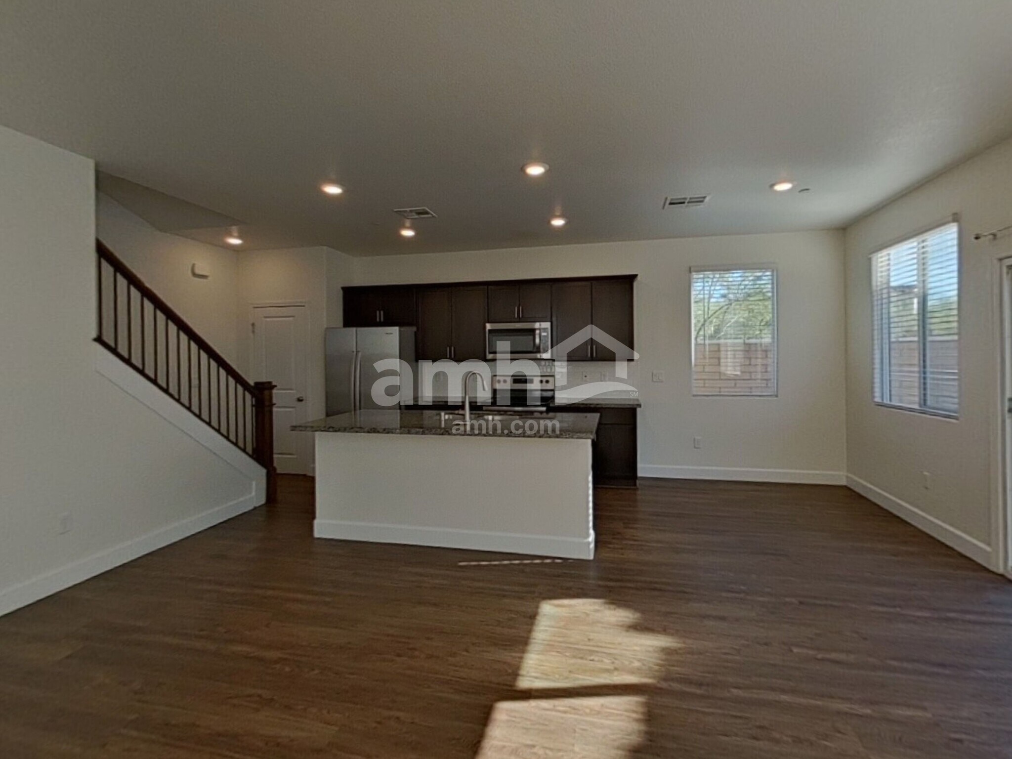 Building Photo - 696 N Water St