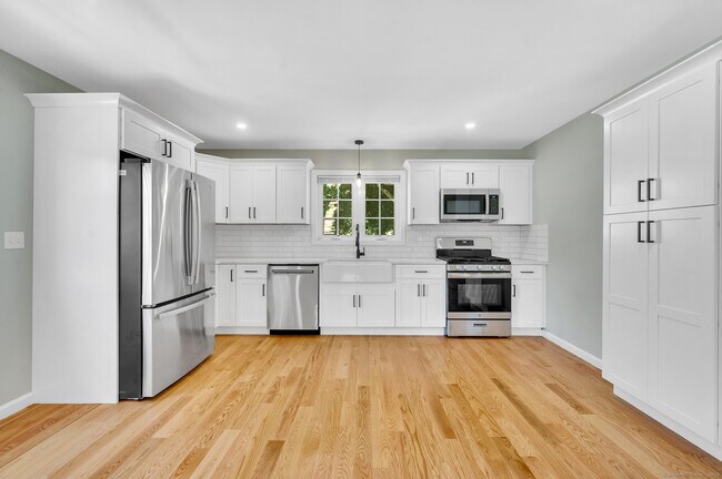 Building Photo - 33 West End Ave