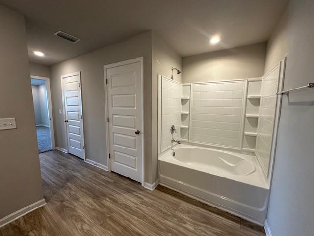 Building Photo - 2553 Windmere Dr E