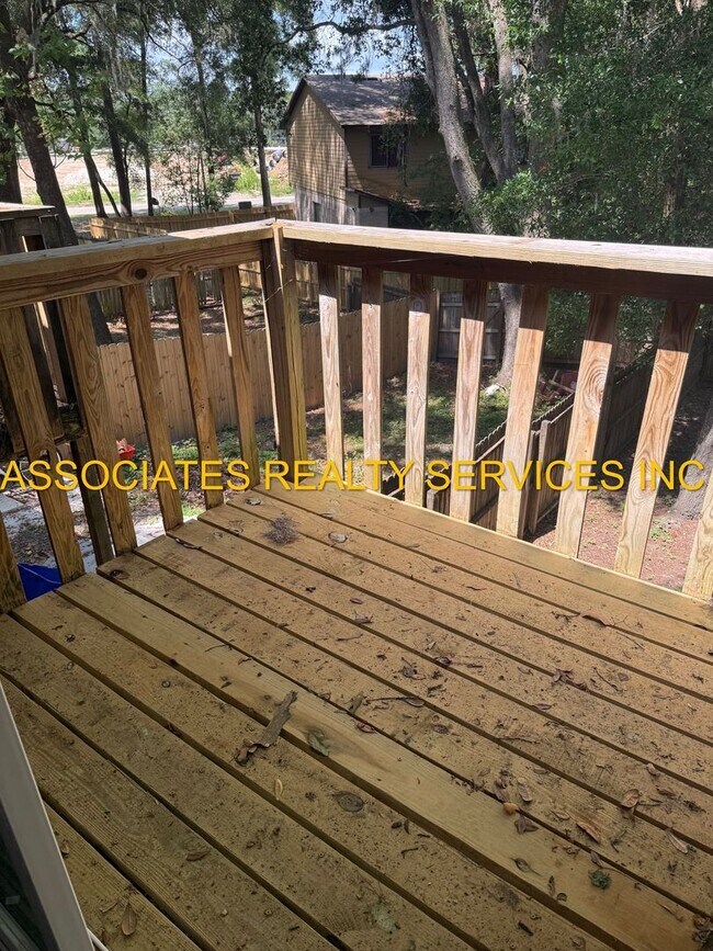 Building Photo - MUST SEE!!! 2BED/2BATH FULLY REMODELED UNIT IN GREENLEAF!!! FENCED BACK YARD!!!