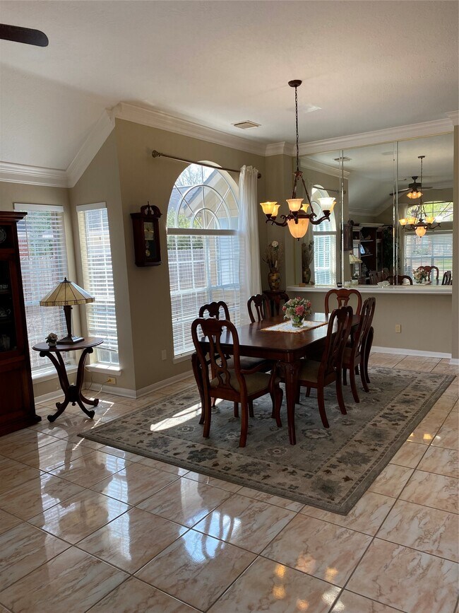 Building Photo - 1142 Knoll Crest Ct