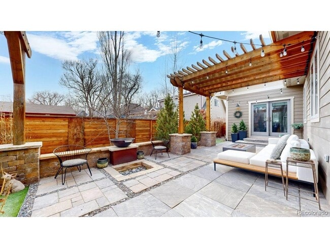 Building Photo - 726 N 6th St