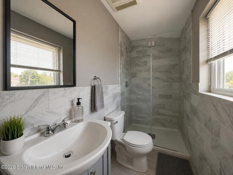 Building Photo - 2981 Hylan Blvd