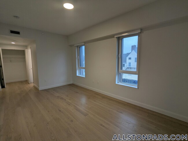 Building Photo - 55 Brighton Ave