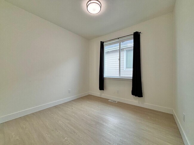 Building Photo - 842 Greenfield Dr