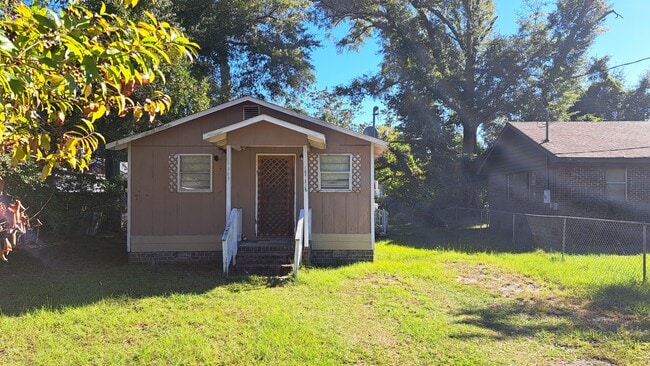 Primary Photo - 126 Lewis St