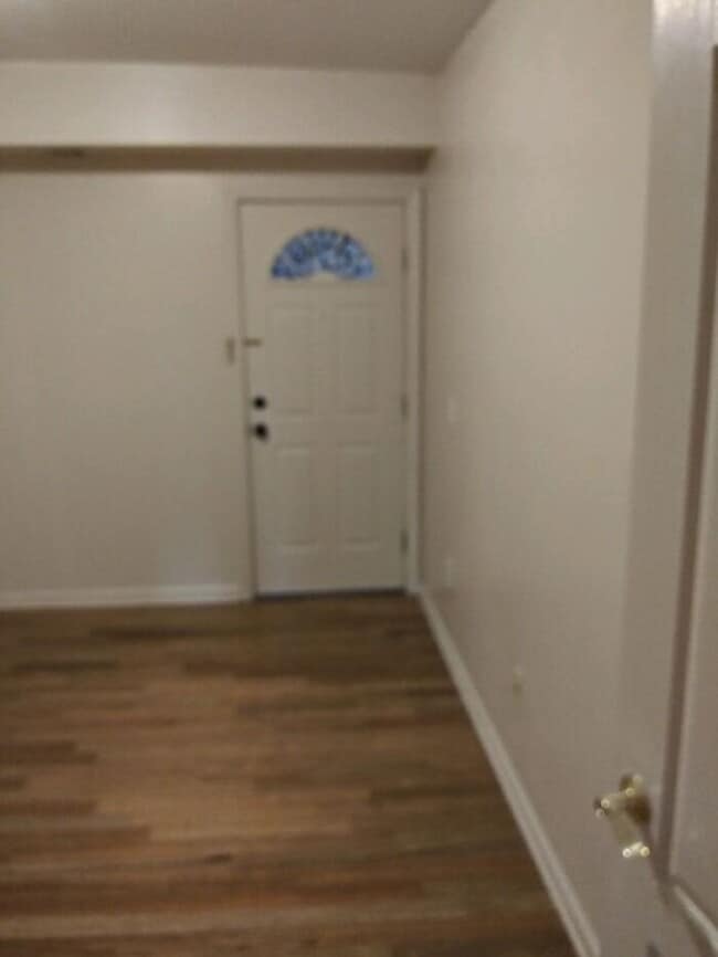 Building Photo - Luxury to Love