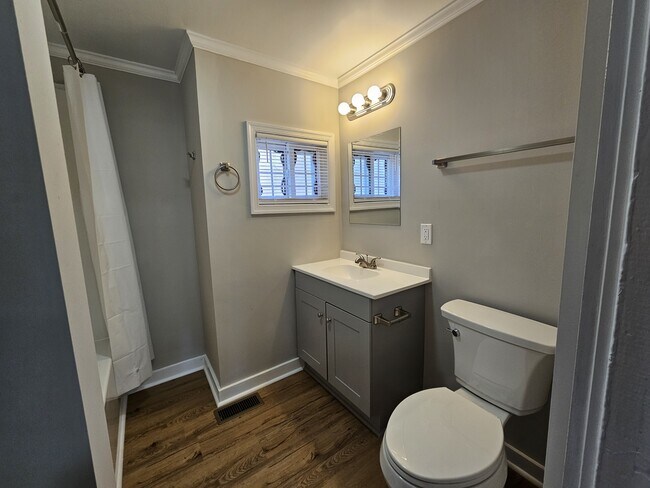 Building Photo - 359 Flat Rock Rd