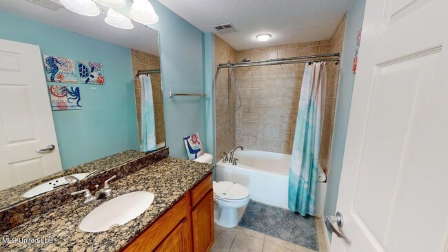 Building Photo - 2228 Beach Dr